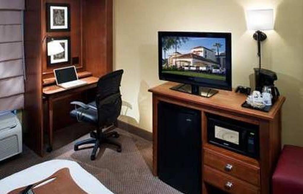 Hampton Inn Los Angeles Santa Clarita Bagian luar foto